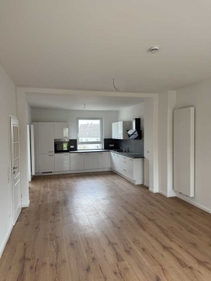 Zweitbezug nach Kernsanierung in 2023 - 3-1/2-Zimmer-Altbau-Wohnung mit Balkon und EBK in Simmern