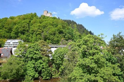 Bezugsfreie 3-Zimmer-ETW in der Innenstadt
mit Blick zur Kastelburg und zum Kandel