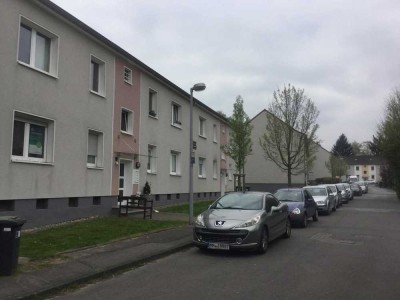 Schöne drei Zimmer mit Balkon, in Geheimtiplage von Heißen, kurzfristig