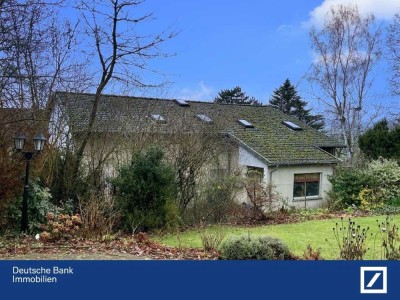 Verborgene Schönheit auf traumhaften Grundstück  – holen Sie dieses Haus aus dem Dornröschenschlaf!