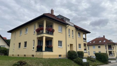 Renovierte 1-Zimmer-Dachgeschosswohnung mit Loggia & Stellplatz – ruhig wohnen in Bischofswerda