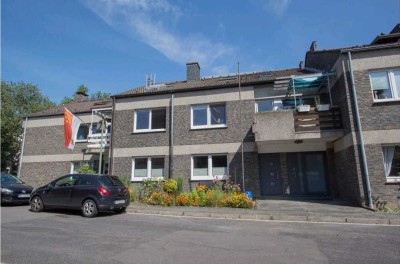 1440€ - 104 m² -3.0 Zi.
Großzügige Wohnung mit Balkon in zentraler Lage Neuss - Bad wird erneuert