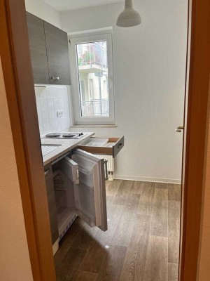 Frisch renovierte 2-Zimmer mit Dusche in beliebter Lage! TG mgl.! Teilmöbliert!