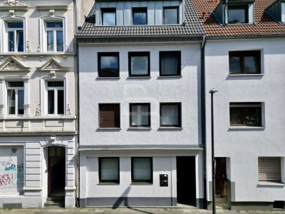Saniertes MFH in Köln-Mülheims Toplage – ausbaufähig & bezugsfrei