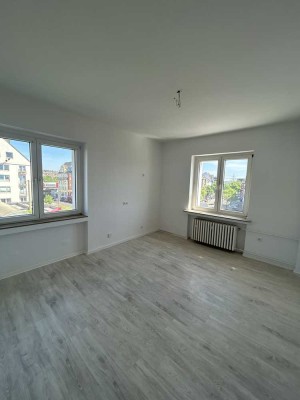 D-Flingern Süd! Sonnige 2 Zimmer Wohnung mit großer Wohnküche und kleinem Balkon!