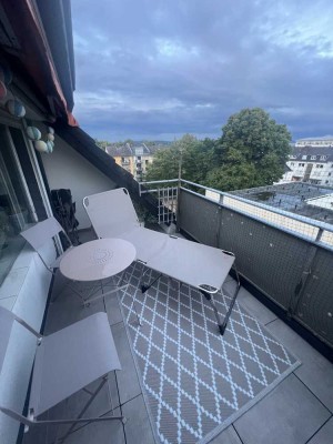 Zentrales Wohnen über den Dächern der Stadt,  sonniger Südbalkon mit herrlichem Fernblick