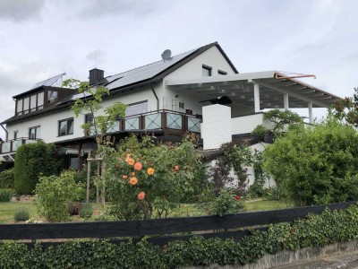 Modernisierte 2,5 Zimmer-DG-Wohnung mit gehobener Innenausstattung in Puschendorf