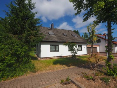 SCHÖNES ZWEIFAMILIENHAUS MIT GARAGE IM BERLINER WOHNPARK