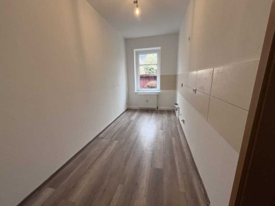 Neu renovierte 1 Raumwohnung mit Wannenbad und Tageslicht in schönen Böhlitz-Ehrenberg