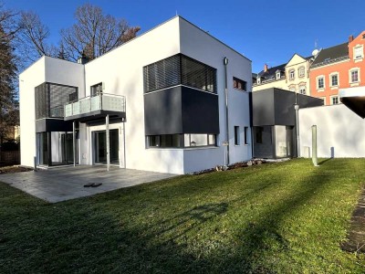 Erdgeschoss Wohnung, Neubau Stadtvilla- Bauhausstil mit großen Garten