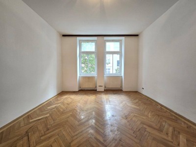 Zentral gelegene 1-Zimmer-Wohnung in schönem Altbau!