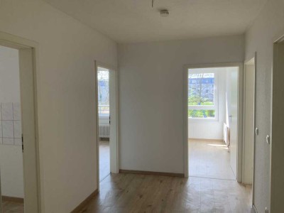 Unser Angebot für Kurzentschlossene: Renovierte Etagenwohnung mit Westbalkon