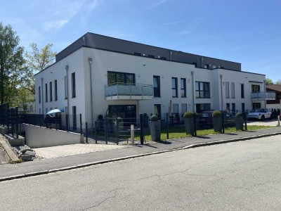 Helle, neuwertige 4-Zimmer-Wohnung,  mit Balkon in Deggendorf