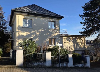 Lichtdurchflutetes + großzügiges EFH in bester Lage von Bad Soden!