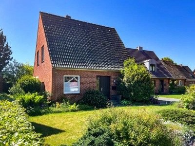 Ruhig und doch zentral: Kleines Einfamilienhaus mit Charme und Potenzial in Husum.