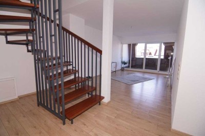 3,5 Zimmer-Wohnung auf 2 Etagen mit Balkon und Hausmeisterservice