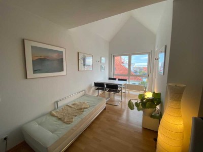 2 Zimmerwohnung mit Skylineblick FFM, Balkon, Kamin, Einbauküche