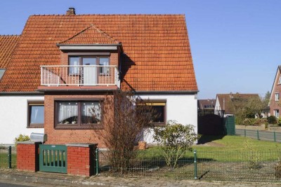 Gestaltungsmöglichkeiten: Solide DHH mit 6 Zimmern in guter Lage - Möglichkeit zum Erwerb von 2 DHH