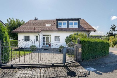 Top gepflegtes Familiendomizil in beliebter Lage mit viel Platz auf 3 Ebenen, Garten und Garage