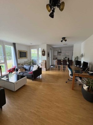 Schöne hochwertige 2-Zi. Whg. mit Terasse