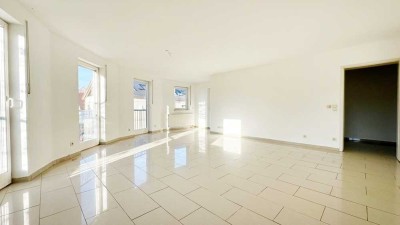 Stilvoll wohnen mit Loggia 
Lichtdurchflutete 3,5-Zimmer-Wohnung im 1. OG