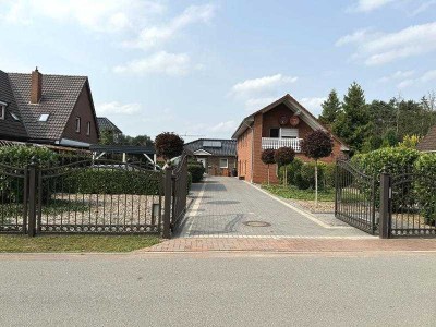 Neuwertiger Bungalow mit anliegendem Zweifamilienhaus, erstklassiger Pflegezustand - ideal auch f...