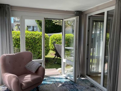 Helle 2,5-Zimmer-Wohnung mit Wintergarten und Einbauküche in ruhiger Lage