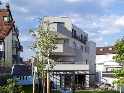 sonnenverwöhnte, neuwertige 2,5-Zimmer-Penthouse-Wohnung mit 2 großen Terrassen u. TG-Stellplatz