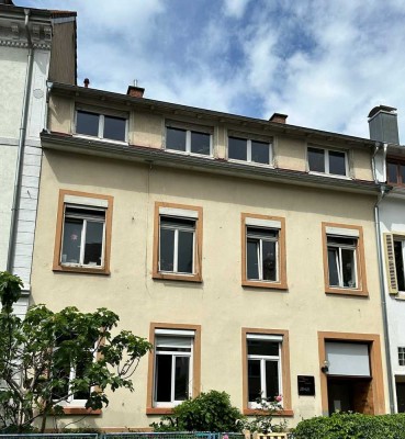 Renovierungsbedürftige 4,5-Zimmer-Wohnung im Herzen der Wiehre, Haus wird demnächst aufgewertet