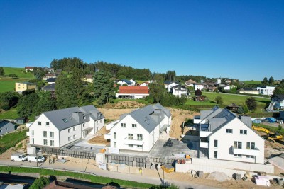 Hellmonsödt | Elegante Mietwohnung mit großer Dachterrasse, Fußbodenheizung &amp;-kühlung und Tiefgarage in zentraler Lage!