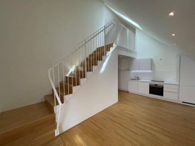 Neuwertige Dachgeschoßwohnung in Zentrumsnähe-WG tauglich