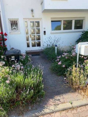 Attr. DHH für die junge Familie!  121 m² Wohnfl., Terrasse, Garage u.vm.