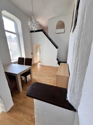 Charmante 1,5 Zimmer Maisonette mit EBK, Balkon teilmöbliert