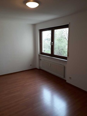 Teilrenovierte 1-Zimmer-Wohnung mit EBK in Stuttgart-Möhringen