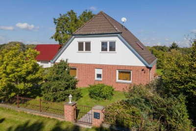 Einliegerwohnung, moderne Einbauküche & Bäder, Balkon, großer Garten: Einfamilienhaus Garzau-Garzin