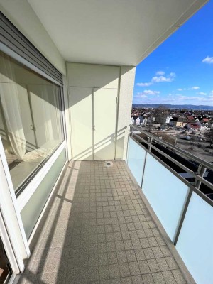 **Große, gepflegte 1 ZKB mit großem Balkon + PKW Stellplatz / 68519 VIERNHEIM**