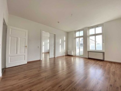 Helle Altbau Wohnung mit Balkon im 3. OG in Stadtfeld Ost