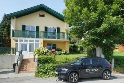 Gepflegtes Haus mit großem Garten, Panorama und Gartenhaus