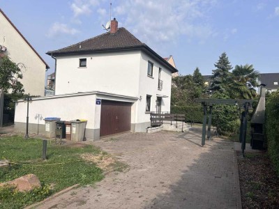 WG geeignet ! 3 Zimmer Küche Bad plus Dachgeschoss