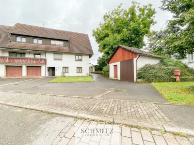 Viel Platz für die ganze Familie: Zweifamilienhaus mit 11 Zimmern, 5-Garagen & großem Grundstück
