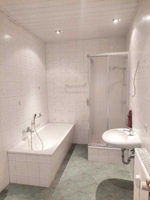 *** 3 Zimmer Wohnung in Elsterberg Bad mit Wanne)& Dusche ***