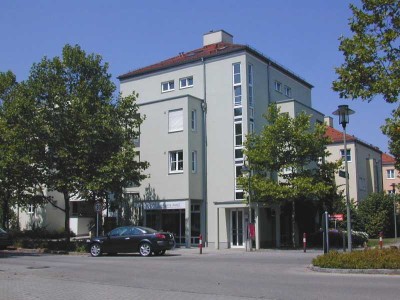 Neuwertige 2-Raum-Wohnung mit Balkon und Einbauküche in Taufkirchen