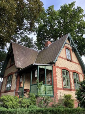 Historisches Unikat zwischen Hamburg und Nordsee: Gärtnerhaus des Schloss Düneck