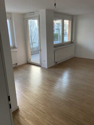 4-Zi. Maisonette-Wohnung, Eichenparkett, 2 Balkone, TG-Stellplatz, EBK, Innenstadtlage