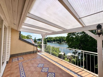 Wohnen am Wasser – Exklusive Dachgeschosswohnung in Altbauvilla mit Bootssteg und Müggelspreeblick