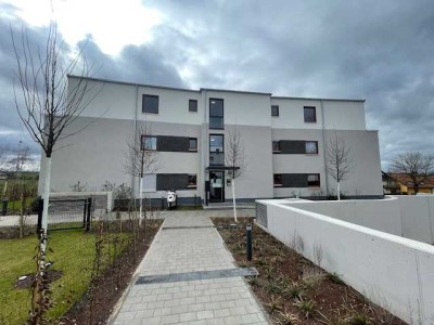 Exklusive, neuwertige 2-Zimmer-Erdgeschosswohnung mit lux. Innenausstattung mit Terrasse und EBK