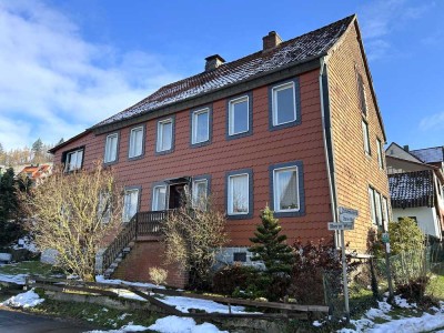 Sanierungsbedürftiges freistehendes Ein- bis Zweifamilienhaus in Lerbach