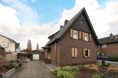 Einfamilienhaus mit großem Garten, Kamin und Photovoltaikanlage !!