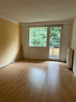 Handwerkerwohnung! geräumige 3-Raum-Wohnung mit Wannenbad und Fenster, Balkon