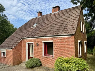 Verborgener Schatz im Grünen –  Ostfriesenhaus zum Neuerwecken